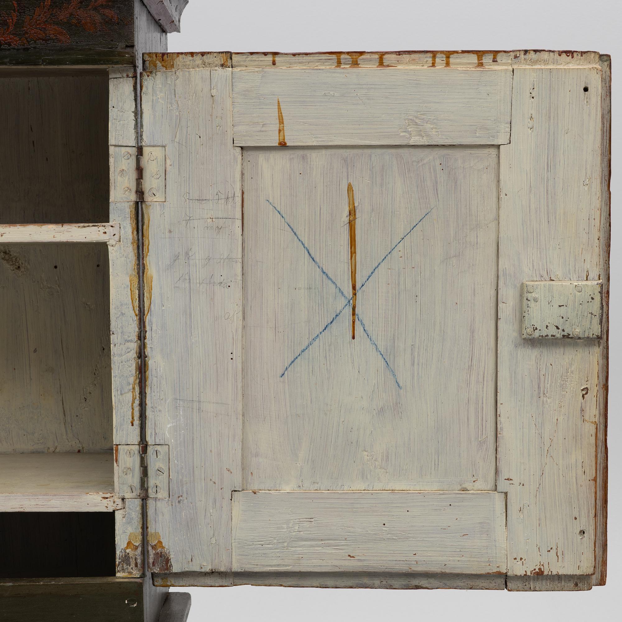 Pine cupboard, folk art, early 19th century.