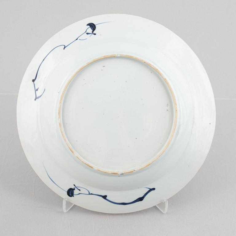 A blue and white serving dish, Qing dynasty, Yongzheng (1723-35).