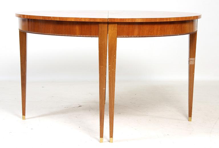 HALVMÅNEBORD, engelsk stil, 1900-tal.