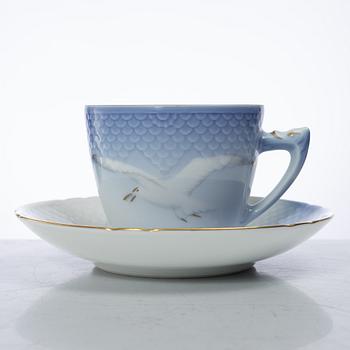 A 62 piece "Måsen" service, Bing & Grøndahl.