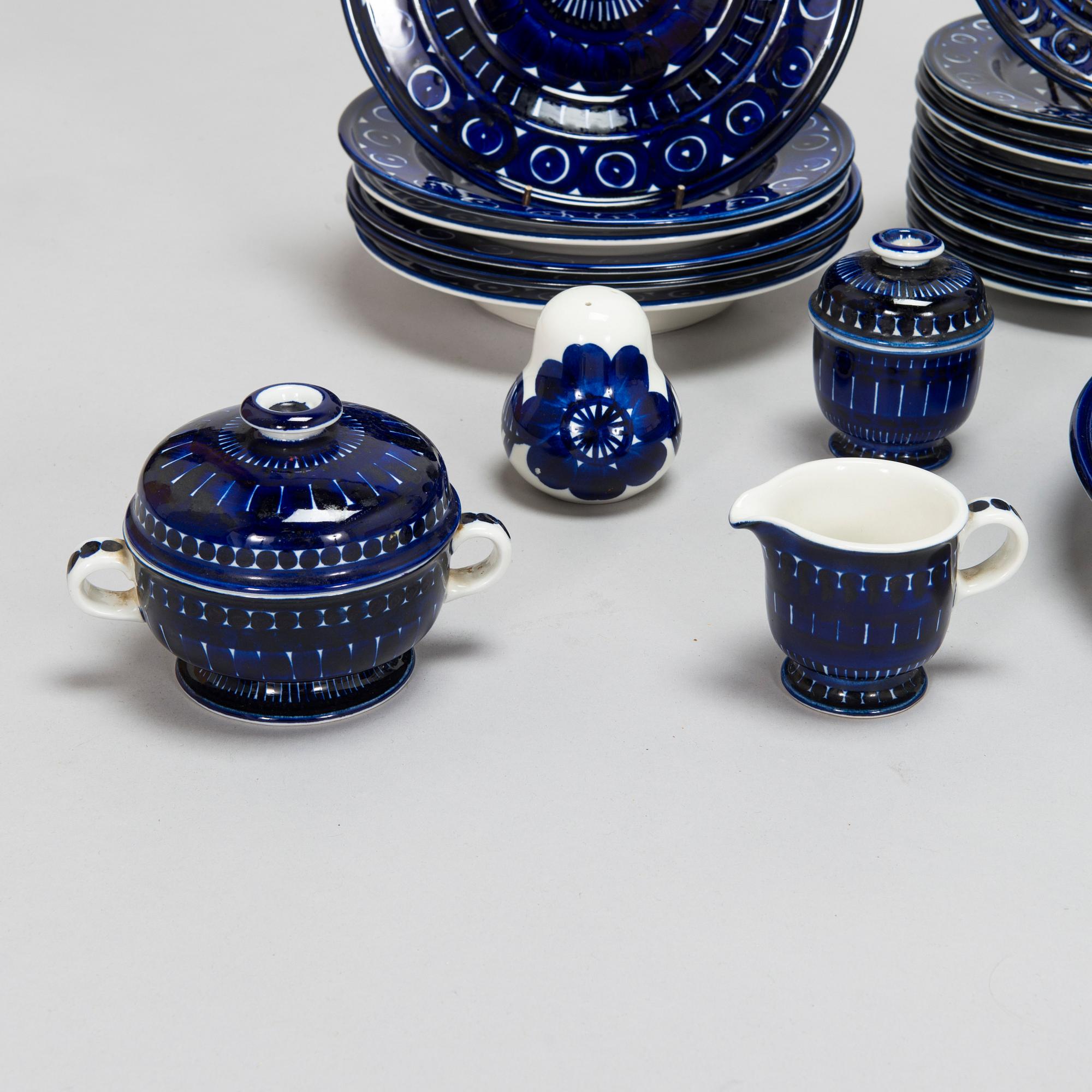 Ulla Procopé, a 48-piece 'Valencia' porcelain dinnerware set for Arabia.