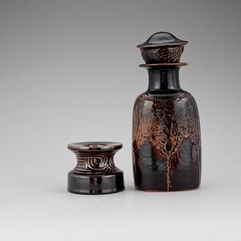 KARAFF & LJUSSTAKE, stengods. Bl a Stig Lindberg, Gustavsberg studio, 1970-tal.
