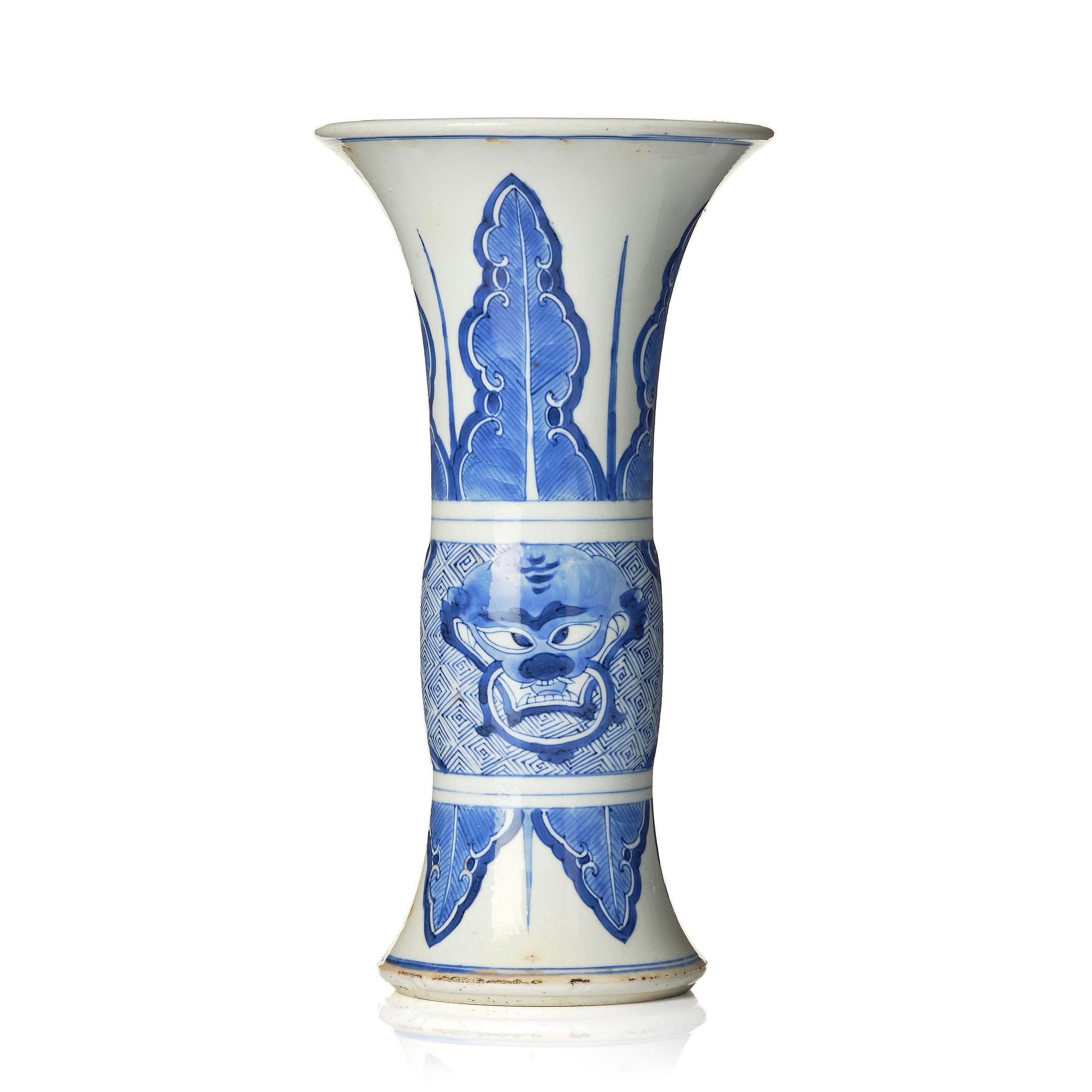 A blue and white Gu shaped vase, Qing dynasty, Kangxi (1662-1722).