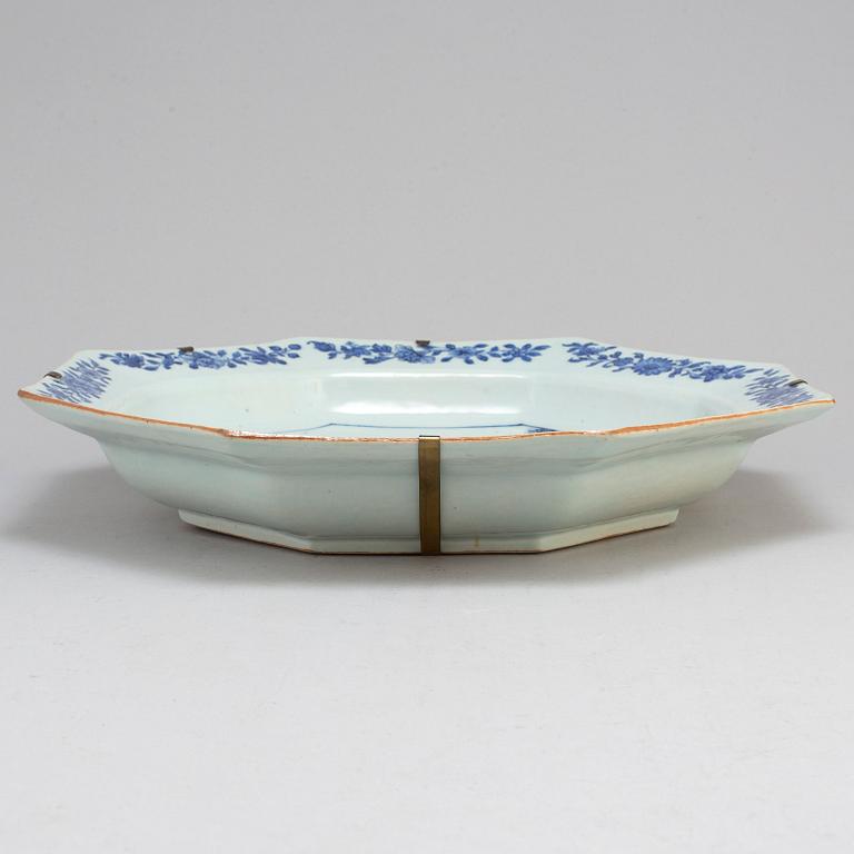 An octangular blue and white 'European Subject' serving dish, Qing dynasty, Qianlong (1736-95).