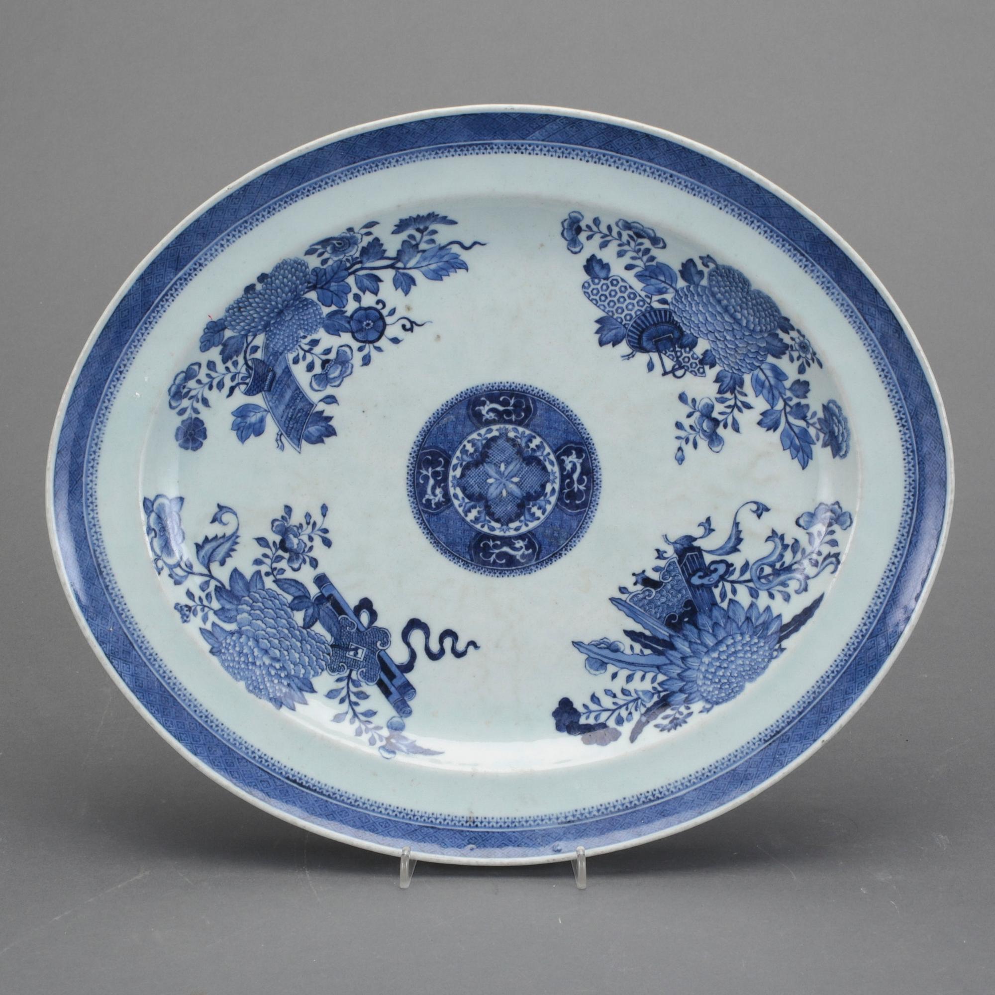 STEKFAT, porslin. Kina, Jiaqing (1796-1820).