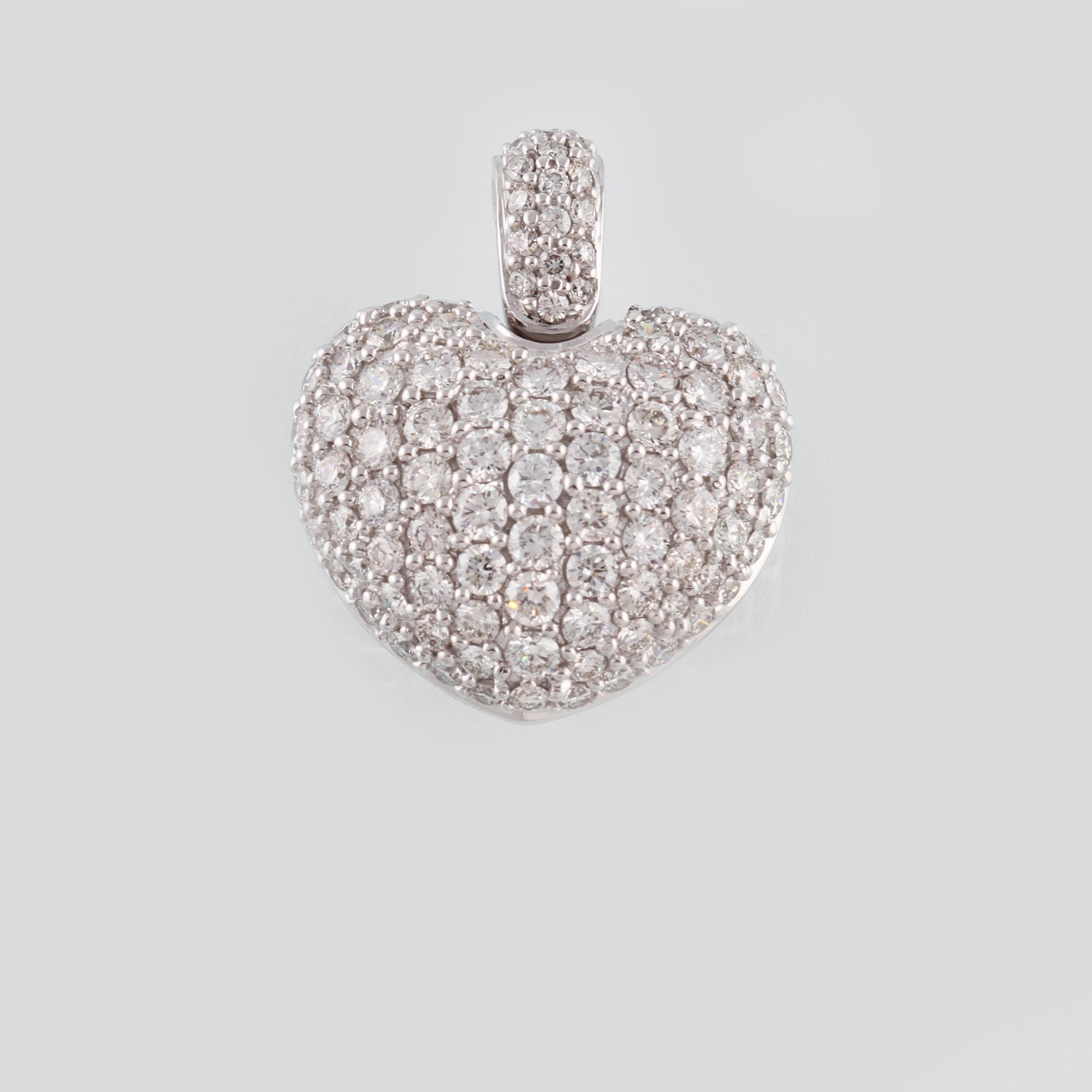 HÄNGE, 18K vitguld med 100 briljantslipade diamanter 1.80 ct. Vikt 6,0 gram.