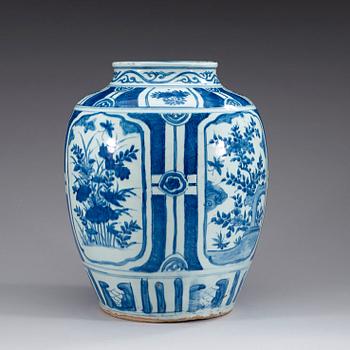 URNA, porslin. Ming dynastin, 1600-tal.