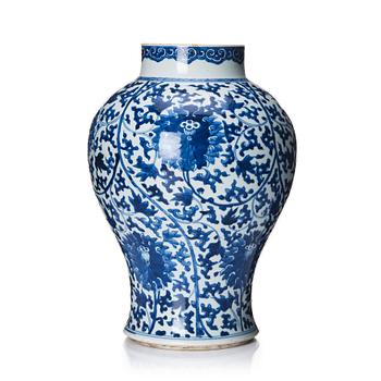 1324. A blue and white lotus jar, Qing dynasty, Kangxi (1662-1722).