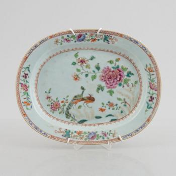 A "double peacock" export porcelain serving dish, China, Qianolng (1736-95).