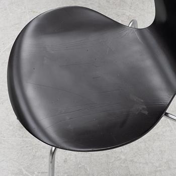 Arne Jacobsen, six 'Series 7' chairs, Fritz Hansen, Denmark, 1970-71.