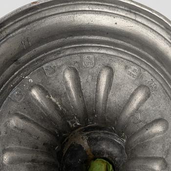 Peter Gillman och Samuel Weygang, ljusstakar, ett par snarlika, tenn, gustavianska, Stockholm, 1784-87.