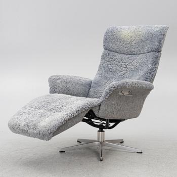 A 'Master' recliner, Conform.
