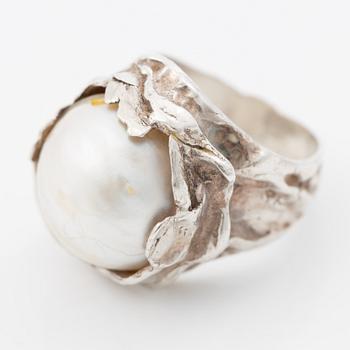 Ring, silver with mabé pearl.