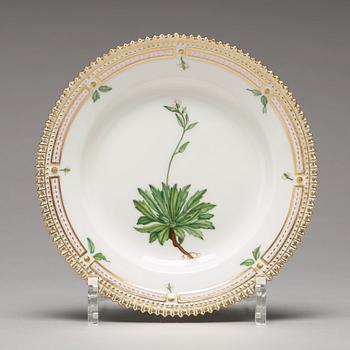 ASSIETTER, sex stycken, porslin. "Flora Danica", Royal Copenhagen, Danmark, 1900-tal.