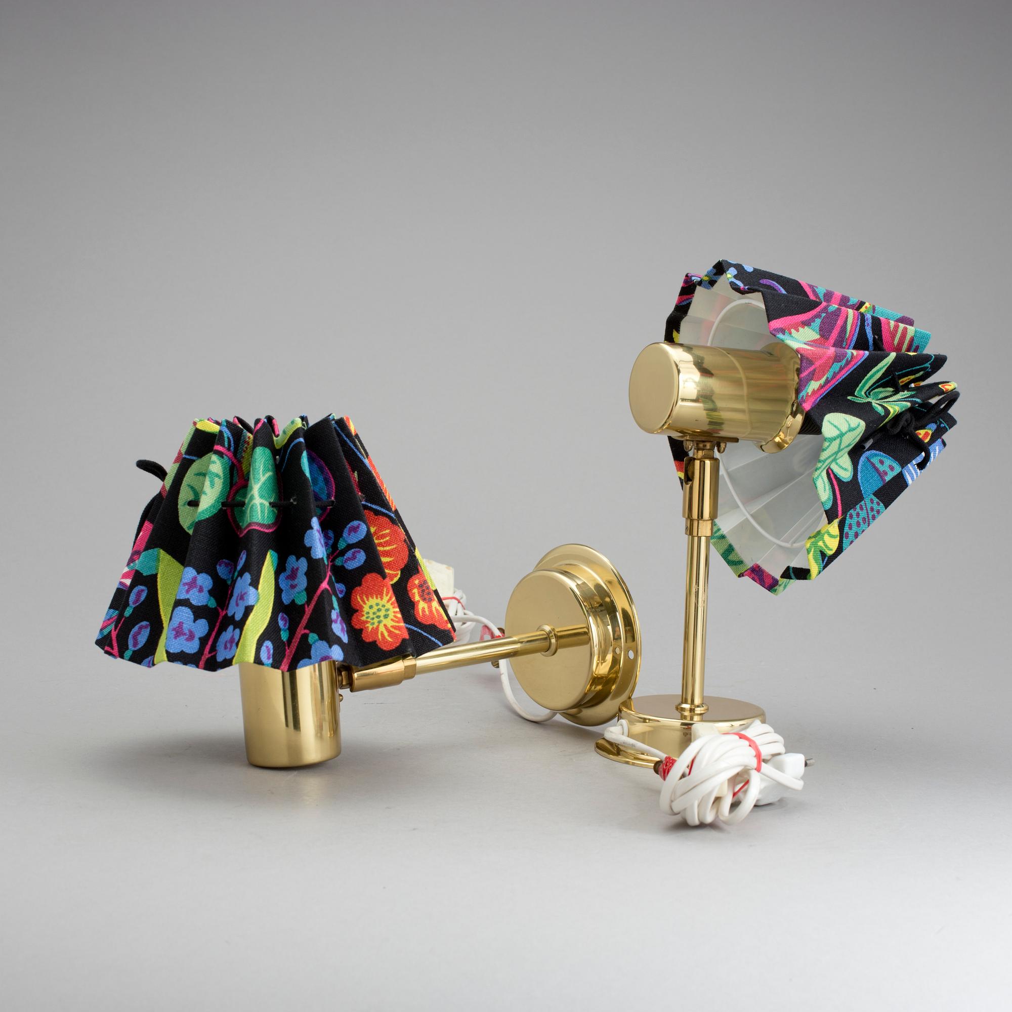 VÄGGLAMPOR, ett par, 1900-talets fjärde kvartal.