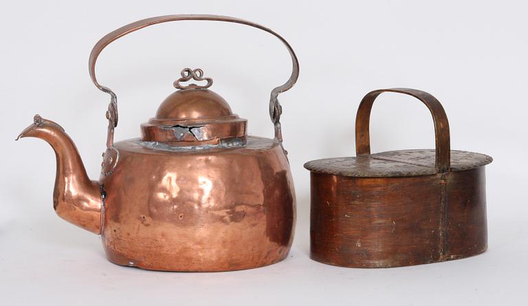 KAFFEKANNA, koppar, samt SVEPASK, trä, 1800/1900-tal.
