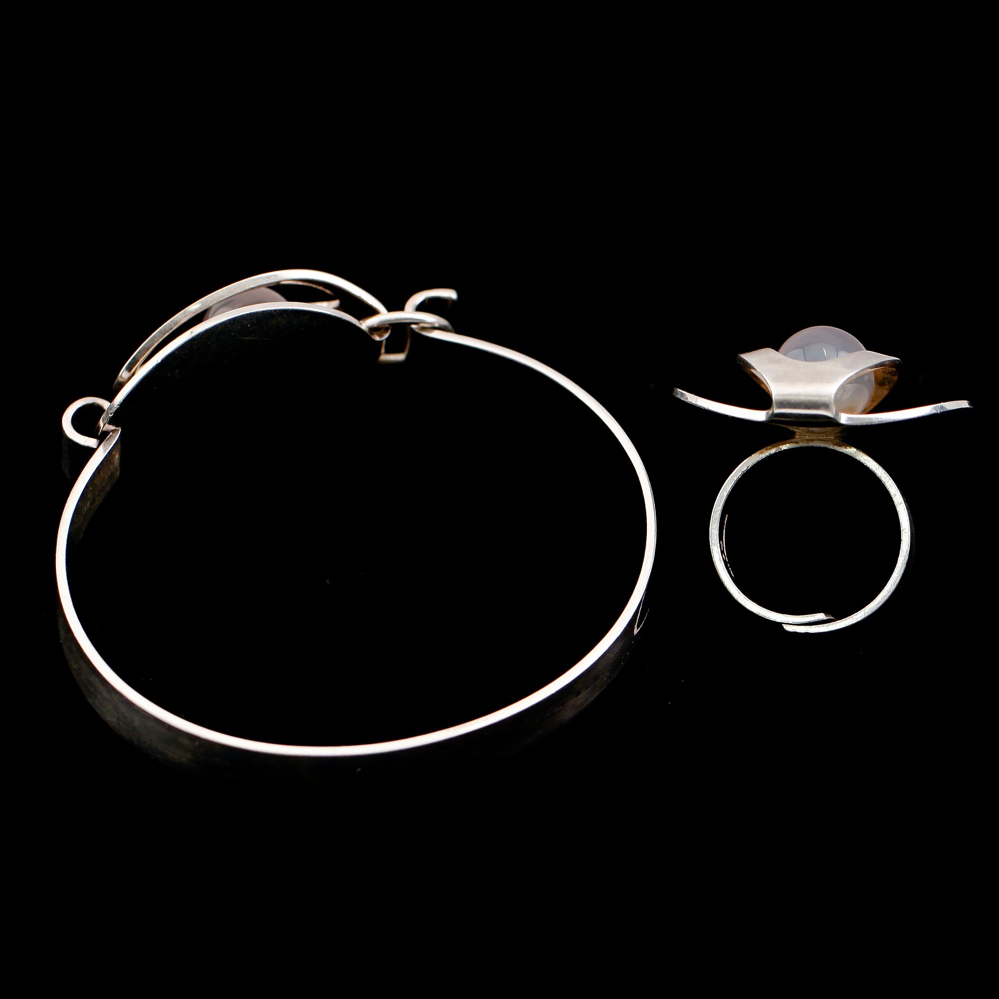RING OCH ARMBAND, silver, Finland, 1900-talets andra hälft.