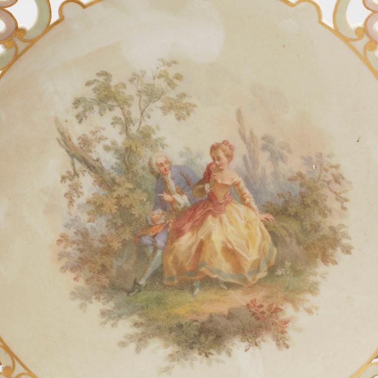 A porcelain centerpiece from Meissen, made in the late 19th century.