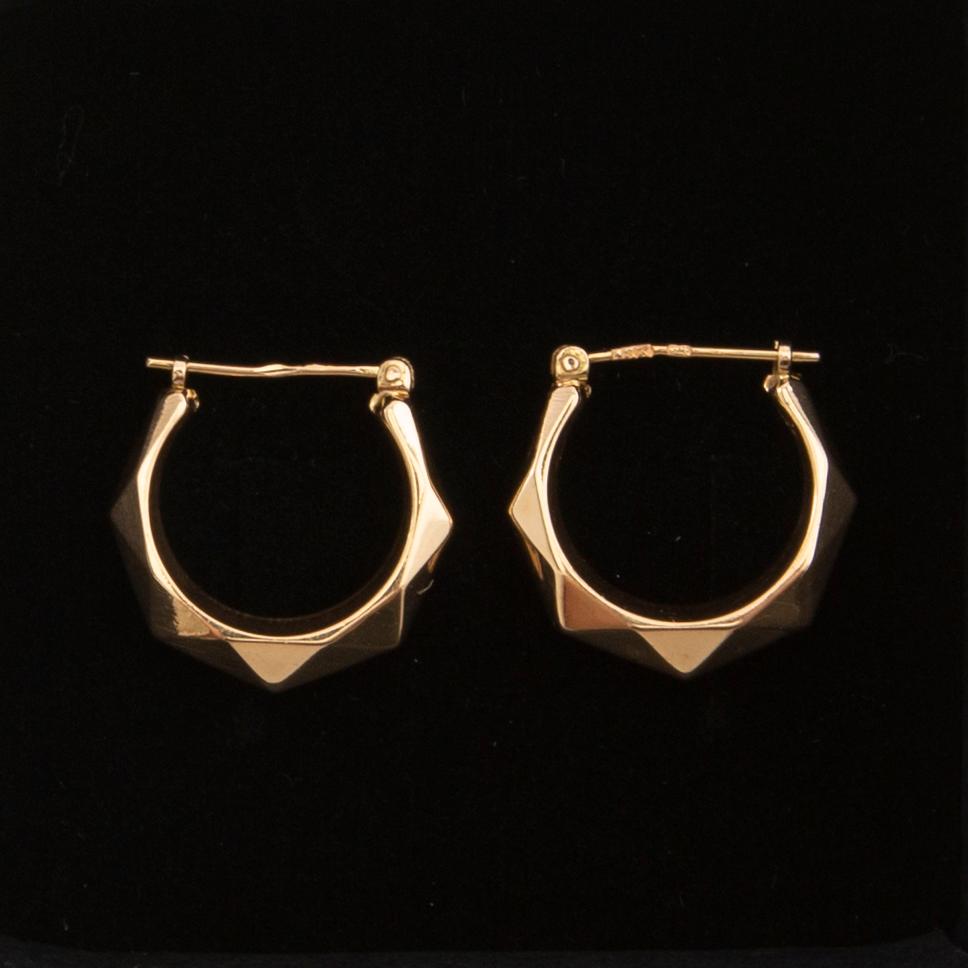 Earrings, a pair of 18K gold.
