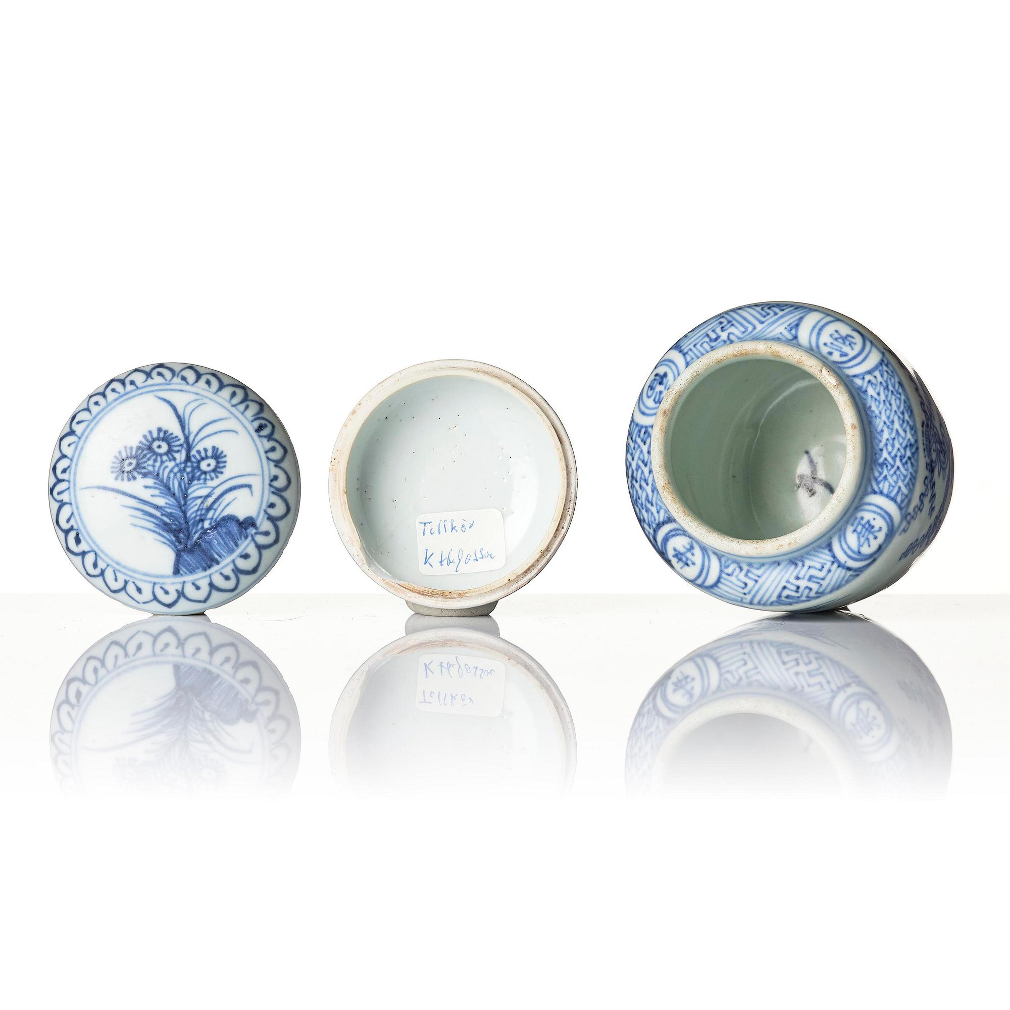 Kruka samt ask med lock, porslin. Mingdynastin, Wanli (1572-1620).