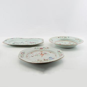 Plates 8 pcs and a serving dish similar China 18th century porcelain.