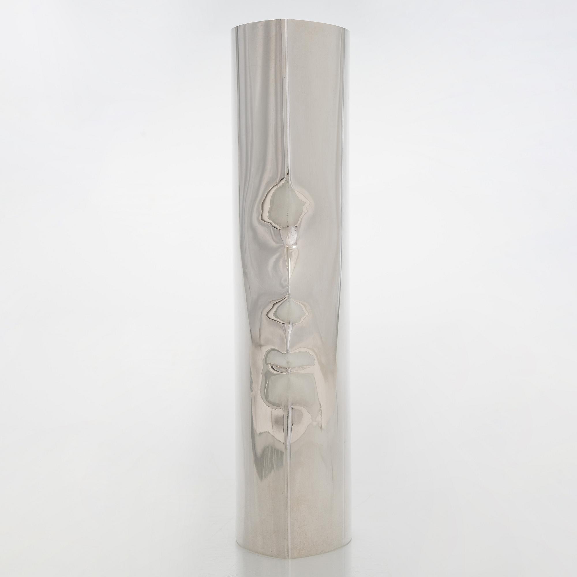 Pekka Piekäinen, maljakko, sterlinghopeaa, J.A. Tarkiainen, Helsinki 1988.