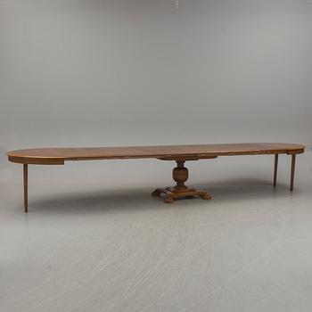 an oak dining table, first half of the 20th century.