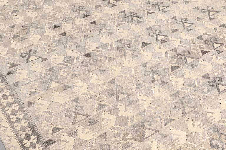 Kilim, ca 295 x 252 cm.