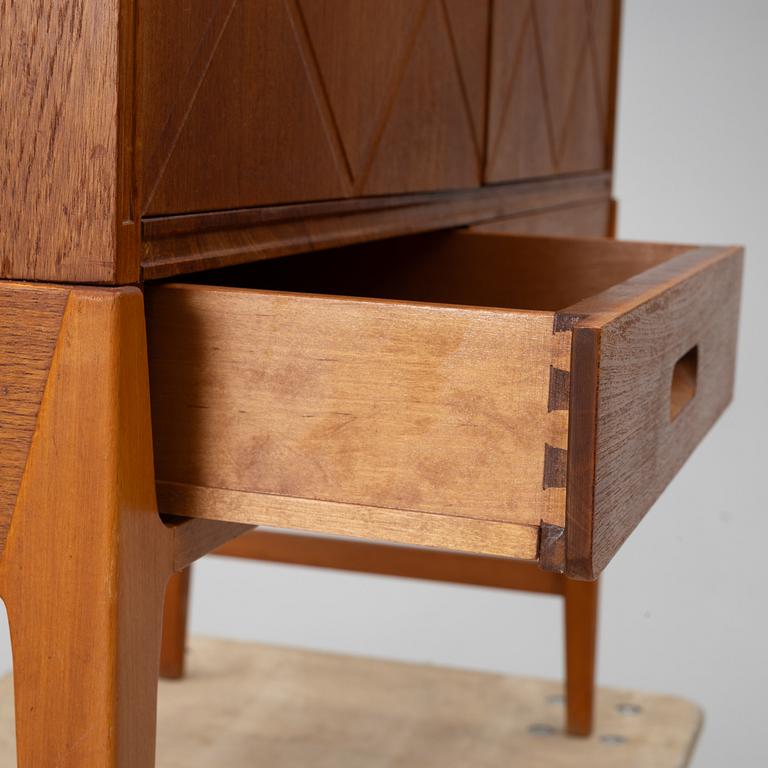 Eric Johansson, A model 381 cabinet, Abrahamssons Möbelfabrik.