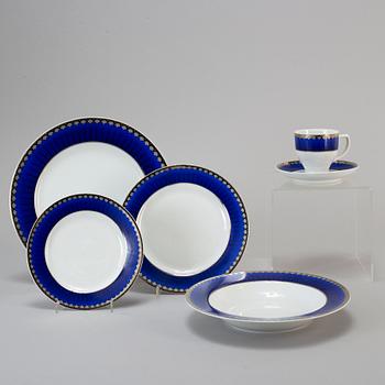 SIGVARD BERNADOTTE, a part 'Christineholm"/"Marianne' porcelain service, 2000. (33 pieces).