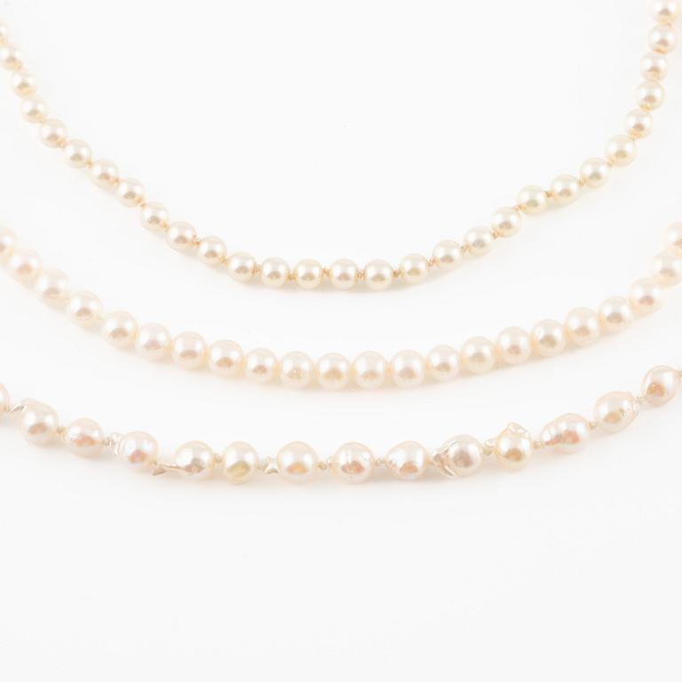 Three necklaces with cultured pearls, without clasps.