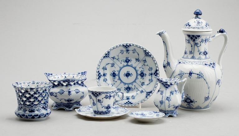 KAFFESERVIS, 26 delar, porslin, Musselmalet, Royal Copenhagen.