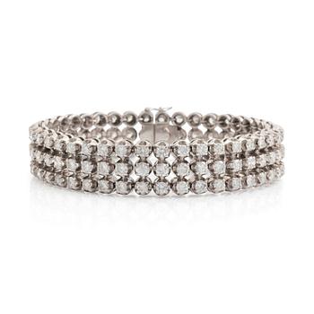 520. Armband 18K vitguld med runda briljantslipade diamanter.