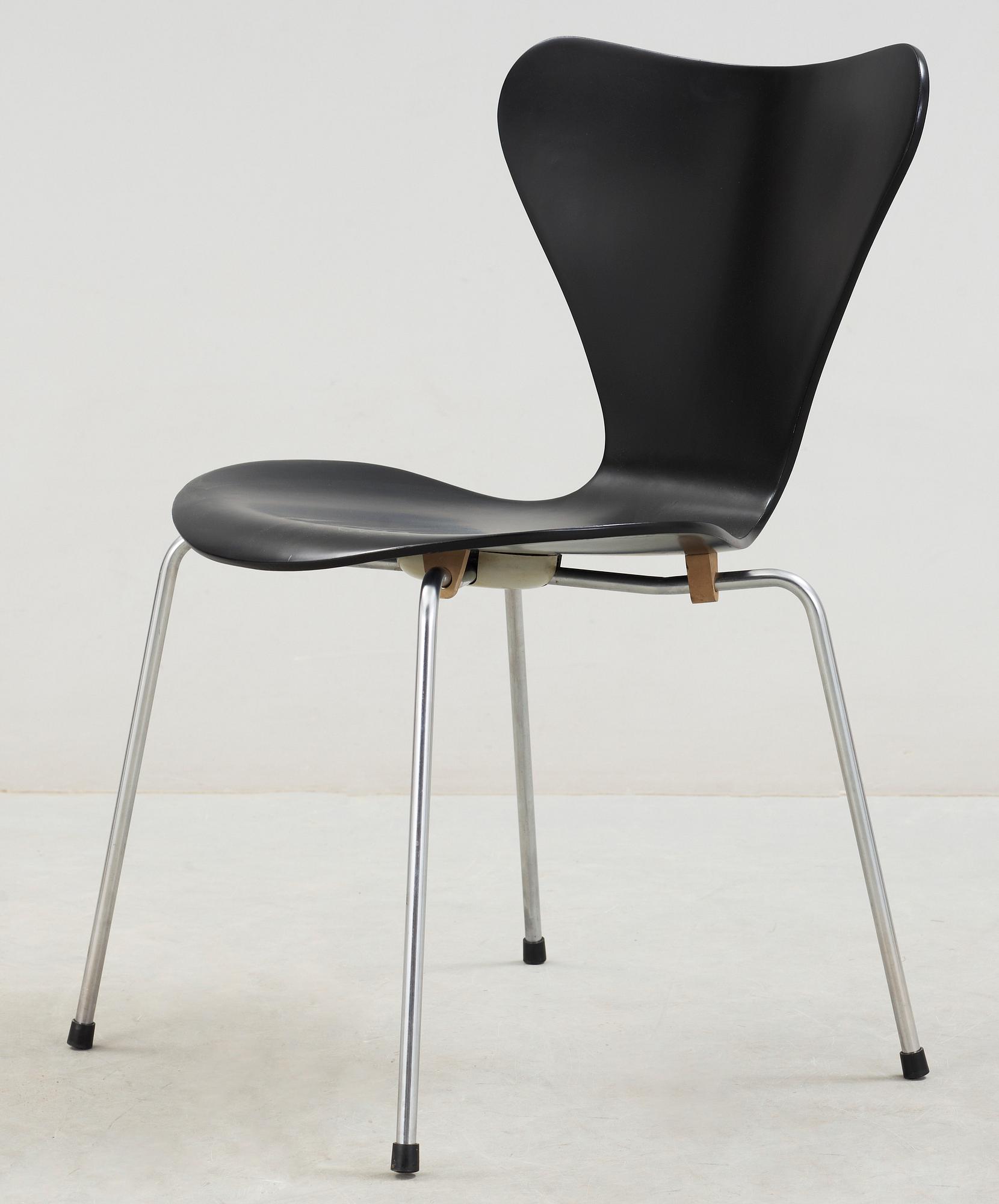 STOL, "Sjuan", Arne Jacobsen, Fritz Hansen, formgiven 1955.