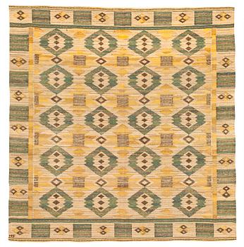 466. Märta Måås-Fjetterström, A TEXTILE. "Grönt på linne". Flat weave. 135,5 x 131,5 cm. Signed MMF.