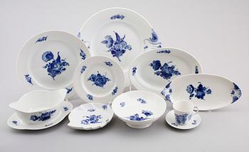 SERVISPORSLIN, 42 delar, "Blå blomst", Royal Copenhagen.