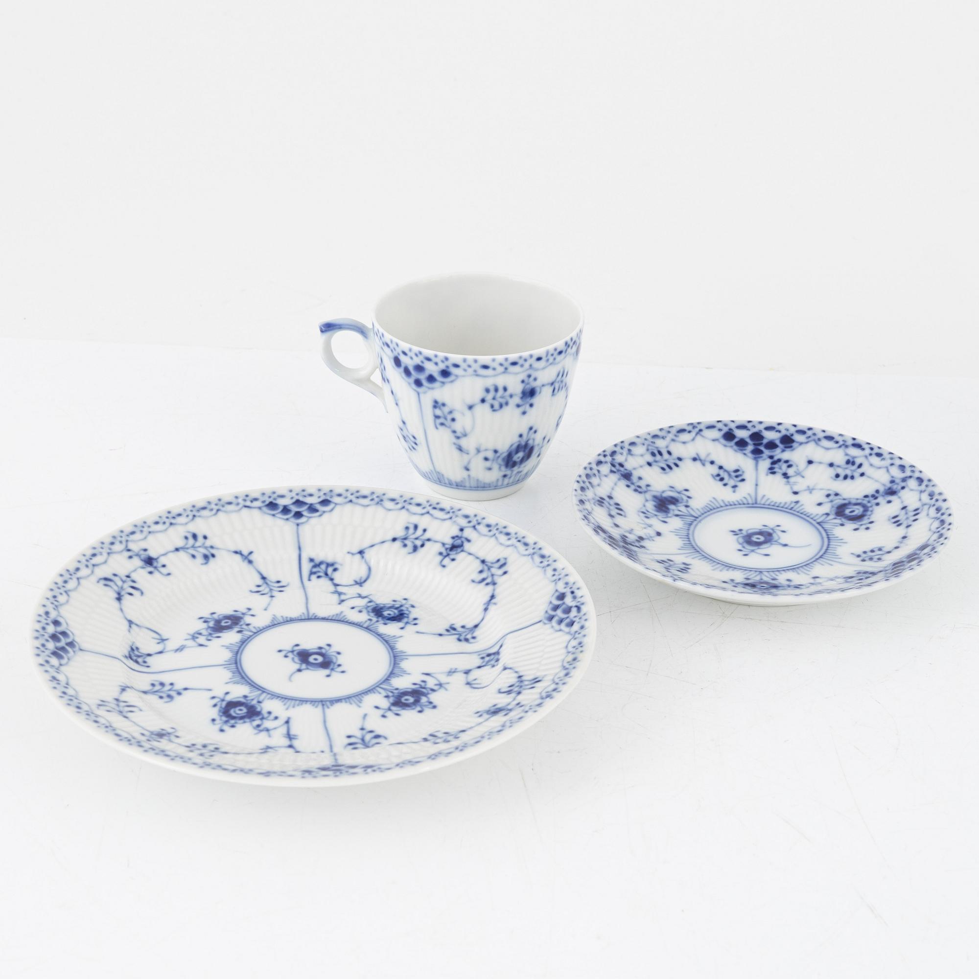 Royal Copenhagen, kaffeservis, 27 delar, porslin, "Musselmalet", Danmark.