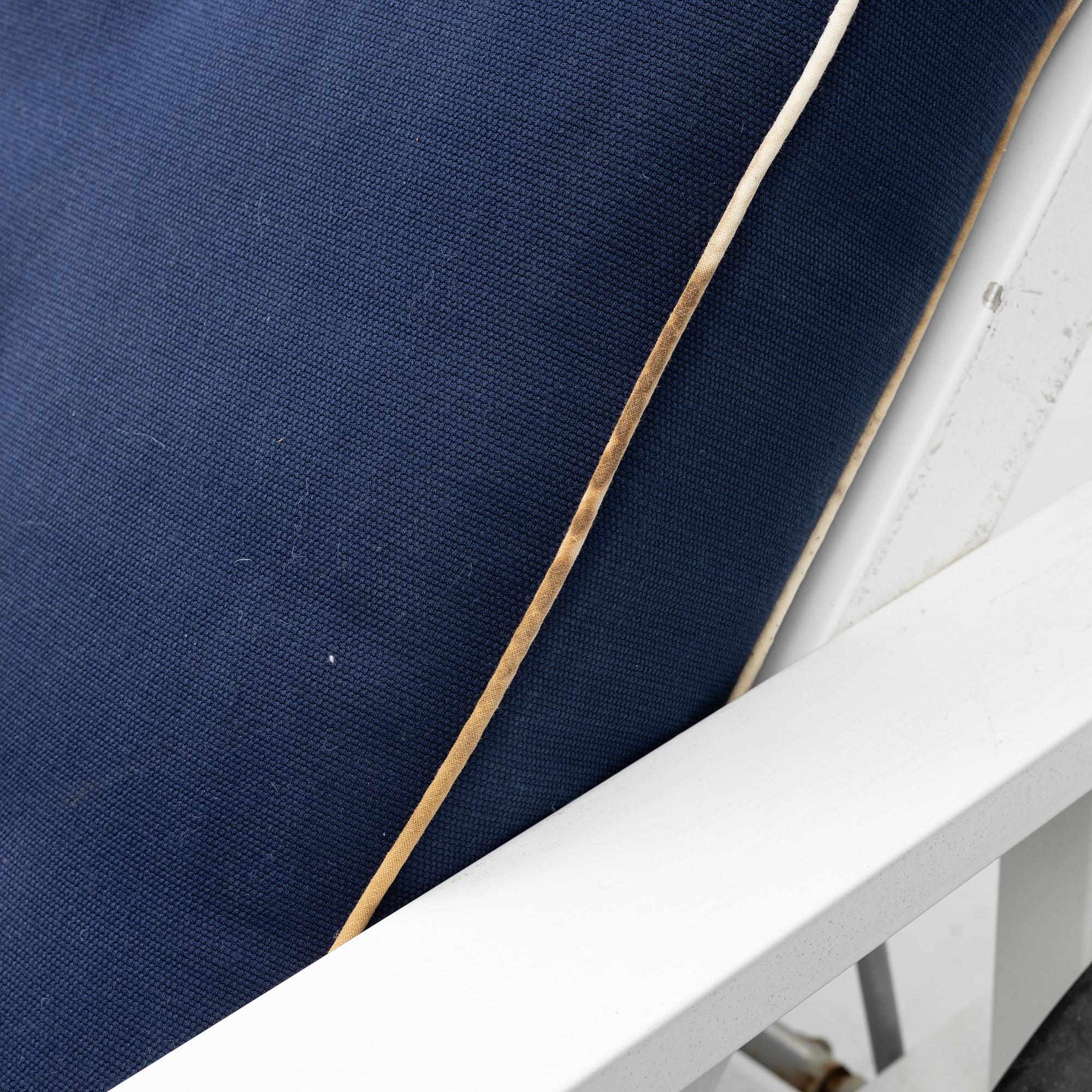 Elsa Stackelberg, Sun loungers, a pair, Fri Form, late 20th Century.