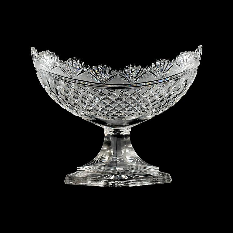 SKÅL PÅ FOT, kristall, 1900-talets första hälft.