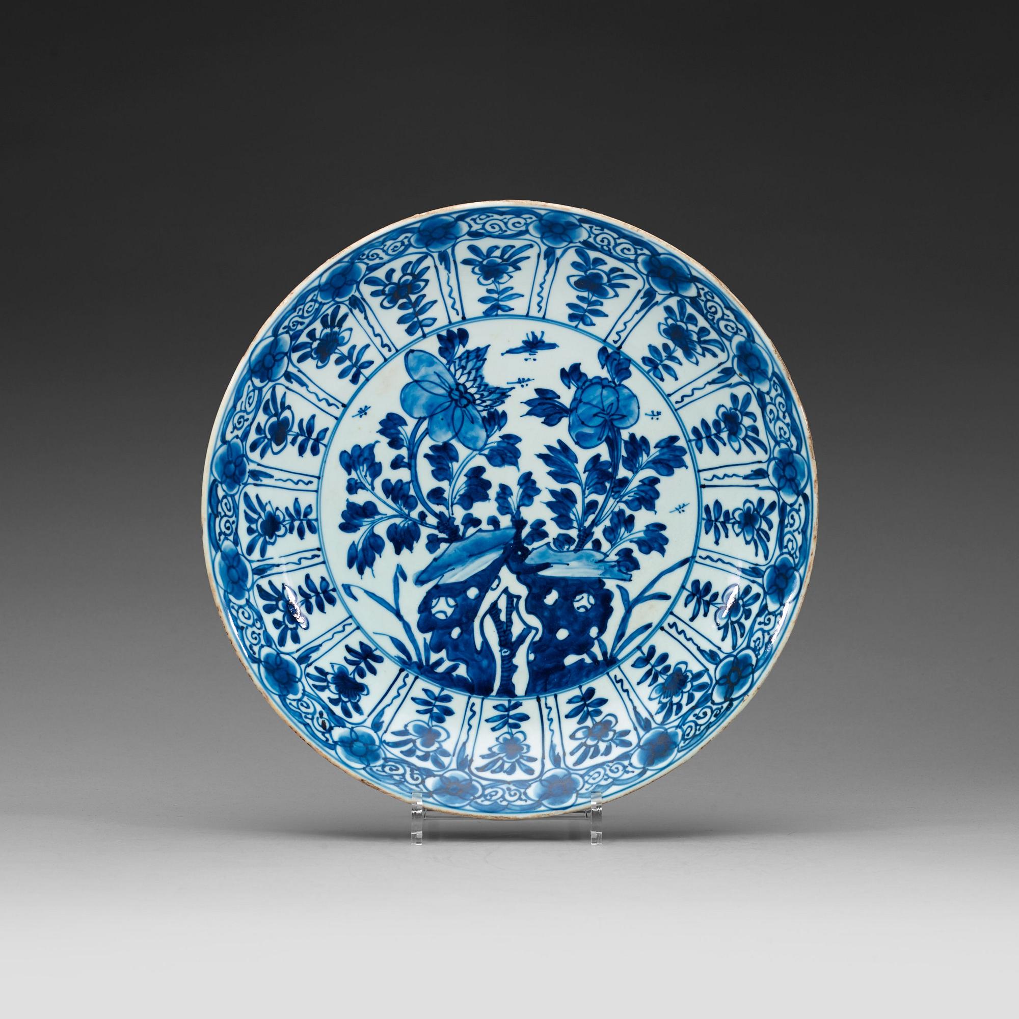 A blue and white dish, Qing dynasty Kangxi (1662-1722).