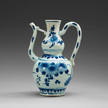 A blue and white ewer, Ming dynasty (1368-1644).