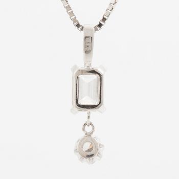 Hänge, 18K vitguld med smaragdslipad diamant samt mindre briljantslipad diamant, kedja 18K vitguld.