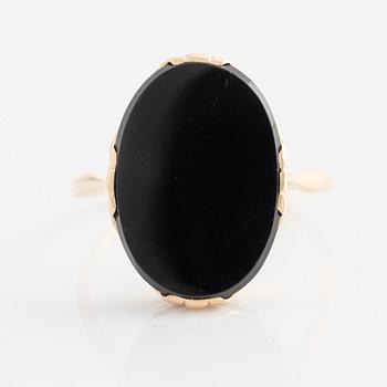 Oskar Lindroos, ring, 14K gold with onyx.