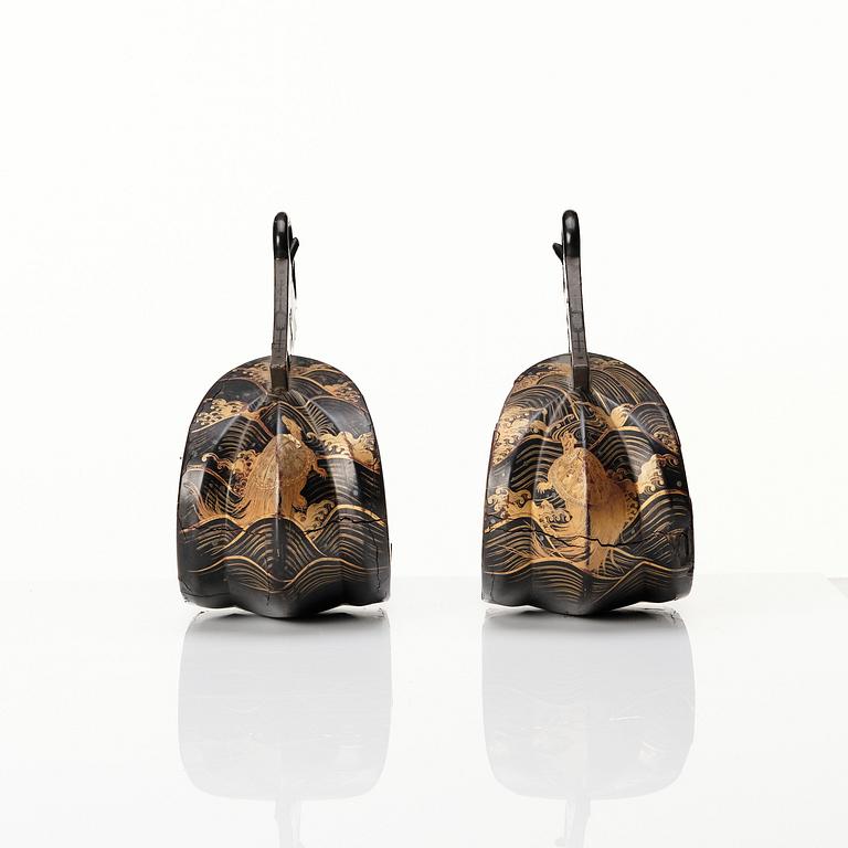 A pair of Japanese lacquered stirrups, Meiji period (1868-1912).