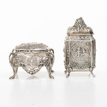 Ask med lock, 2 st, silver, Louis XVI-stil, 1900-tal.