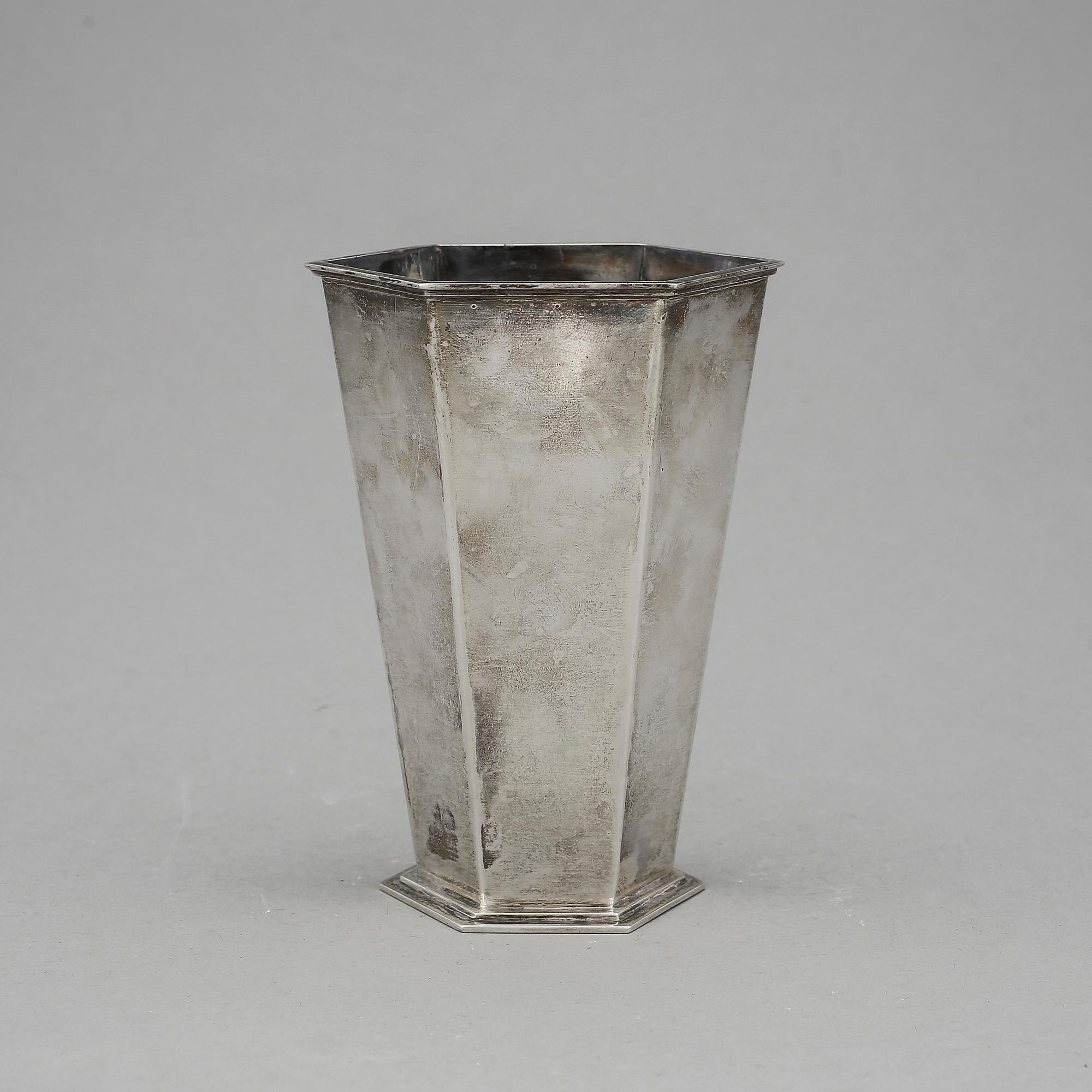 VAS, silver, J L Hultman AB, Stockholm,  1945. Vikt ca 250g.