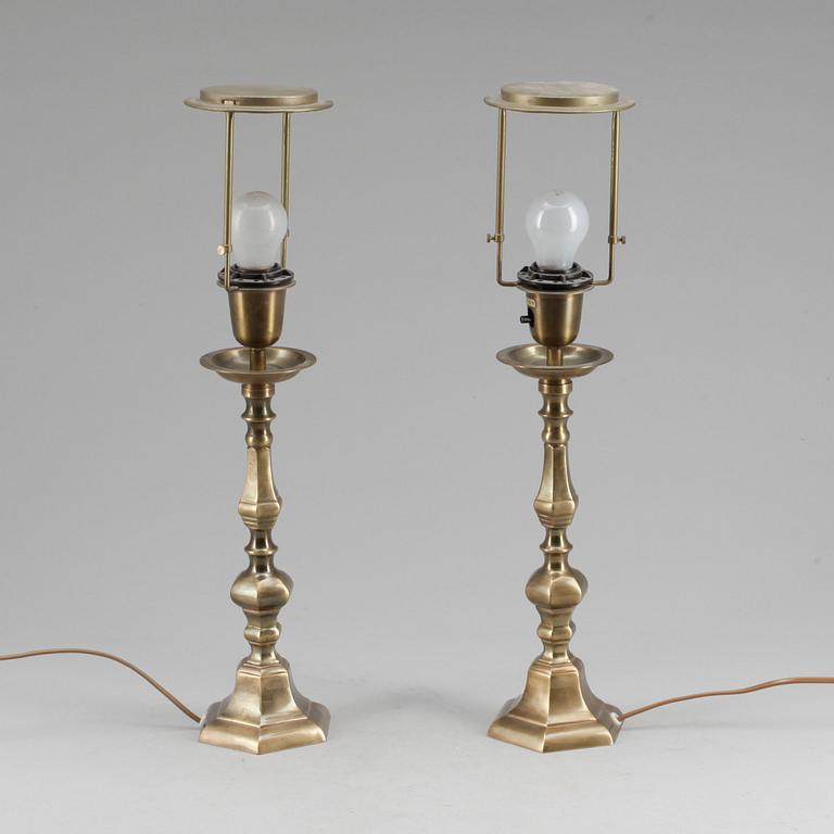 BORDSLAMPOR, ett par, mässing, 1900-tal.