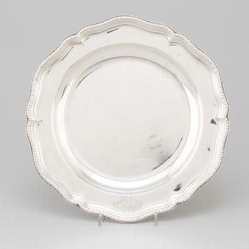 An English 18th century silver plate/dish, mark of Edward Wakelin, London 1754.