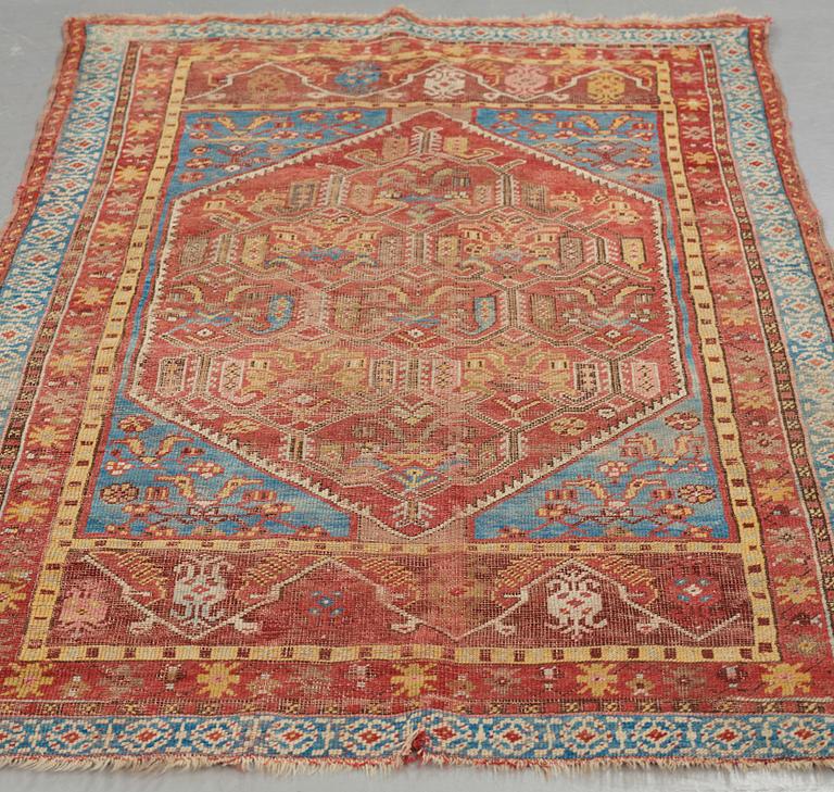 MATTA, antik Anatol, Osmanska riket, ca 154,5-158 x 99,5-102,5 cm (samt en kortsida med 1 cm slätväv).