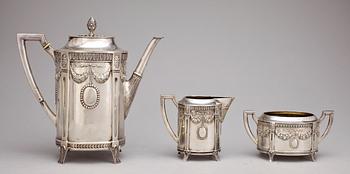 KAFFESERVIS, silver, 3 delar, Louis XVI-stil, C G Hallberg Stockholm 1912. Tot vikt ca 1035g.